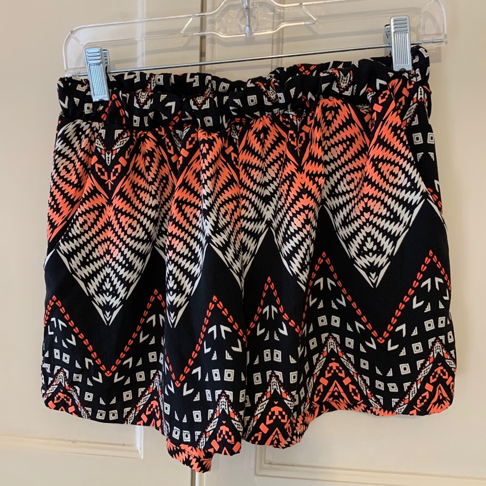 Patterned shorts - Picture 2 of 3
